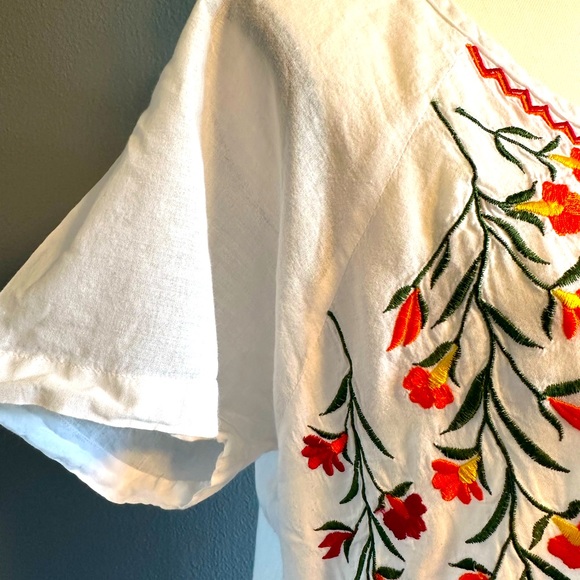 AMANDA’S COLLECTION embroidered white cover-up. Size extra-large. - Picture 5 of 6